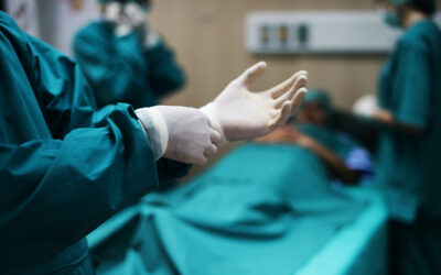 Accidents médicaux : la Cour constitutionnelle valide le rôle du Fonds face au juge