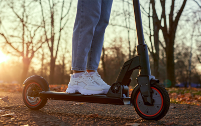 Trottinettes et engins motorisés de plus de 20 km/h : le casque devient obligatoire